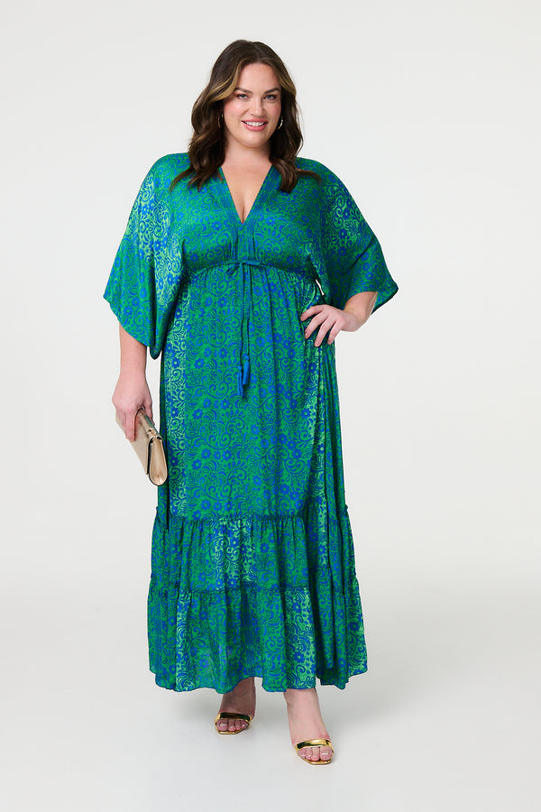 Blue | Floral Batwing Maxi Dress : Model is 5'8"/172 cm and wears UK18/EU46/US14/AUS18