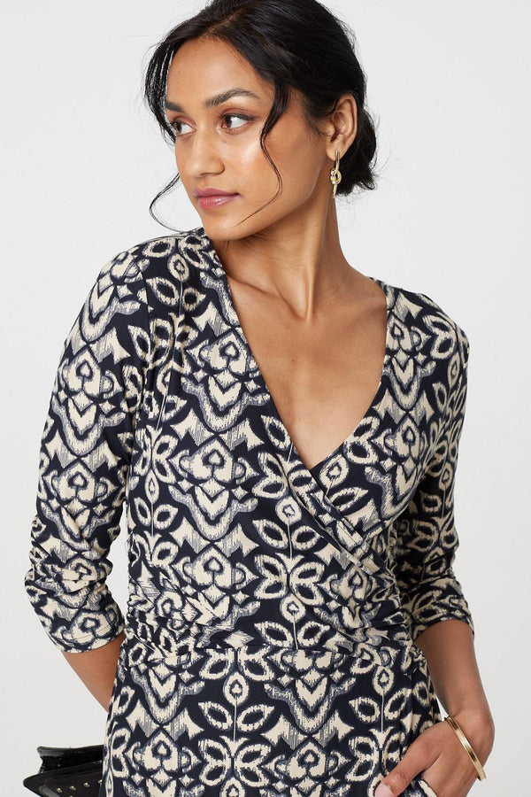 Black | Printed V-Neck 3/4 Sleeve Knee Length Dress