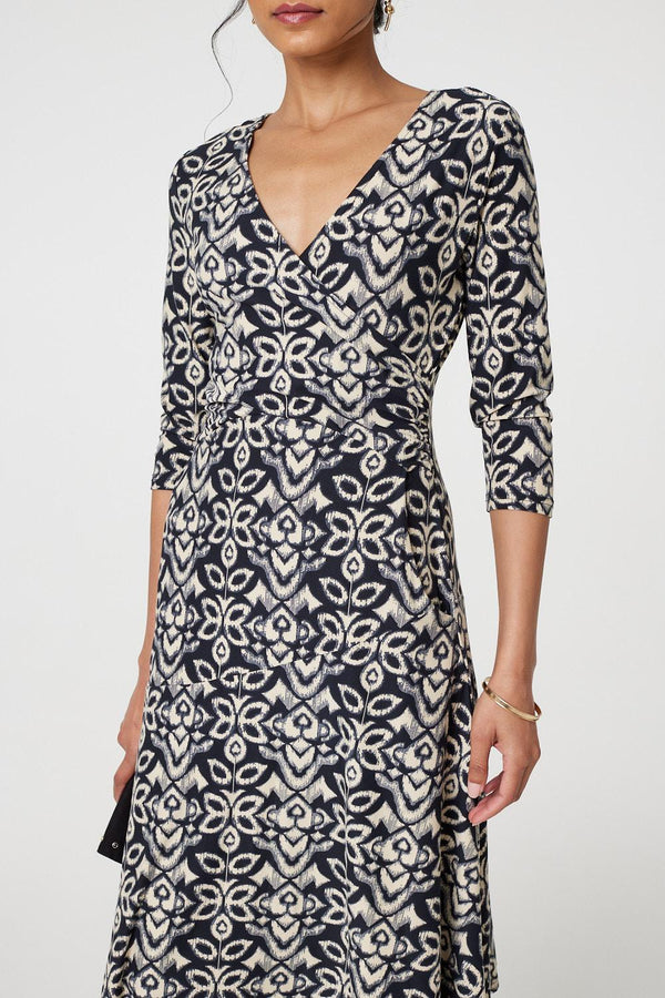 Black | Printed V-Neck 3/4 Sleeve Knee Length Dress