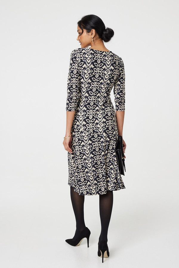 Black | Printed V-Neck 3/4 Sleeve Knee Length Dress