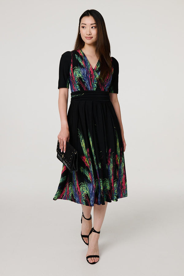 Green | Feather Print Faux Wrap Front Midi Dress : Model is 5'9"/175 cm and wears UK8/EU36/US4/AUS8