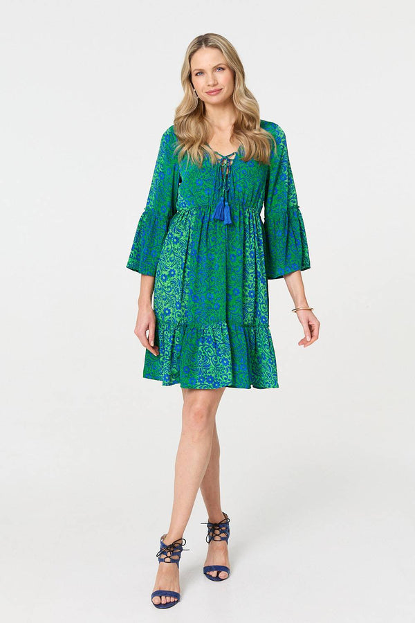 Green | Paisley Tassel V-Neck Knee Length Dress : Model is 5'10"/178 cm and wears UK10/EU38/US6/AUS10
