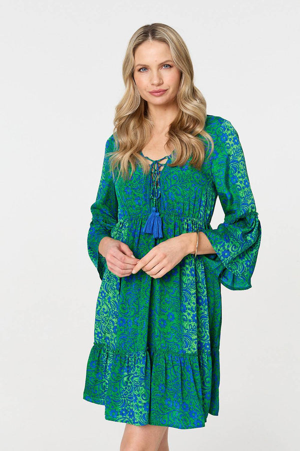 Green | Paisley Tassel V-Neck Knee Length Dress : Model is 5'10"/178 cm and wears UK10/EU38/US6/AUS10
