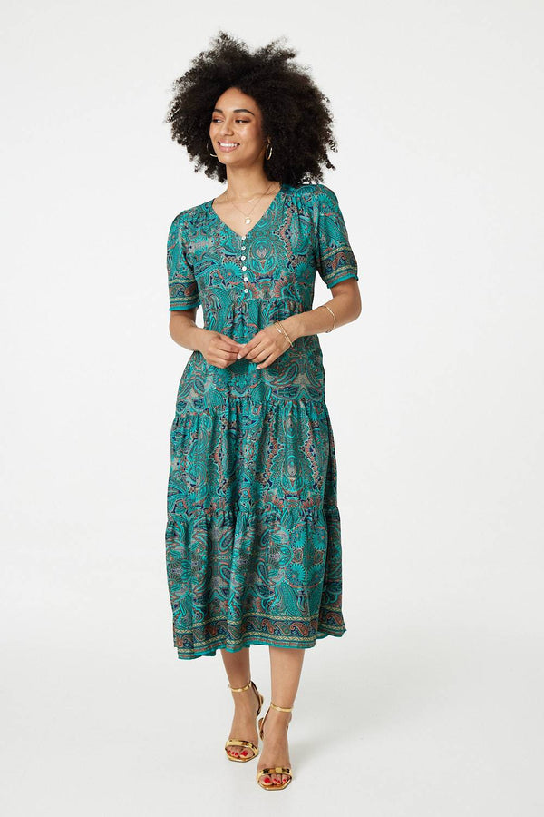 Green | Paisley Short Sleeve Smock Dress : Model is 5'9"/175 cm and wears UK8/EU36/US4/AUS8