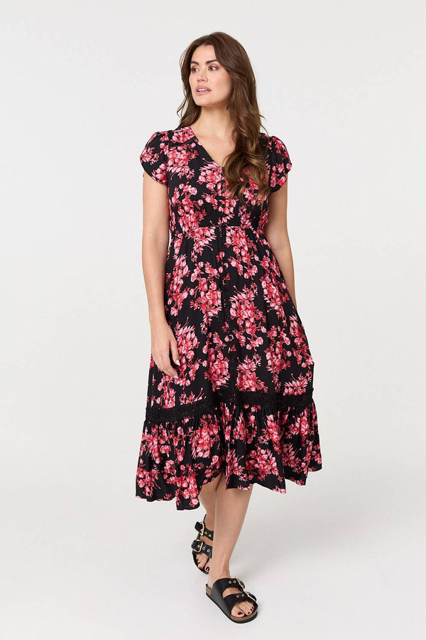 Black | Floral Lace Trim V-Neck Shirred Midi Dress : Model is 5'9"/175 cm and wears UK10/EU38/US6/AUS10
